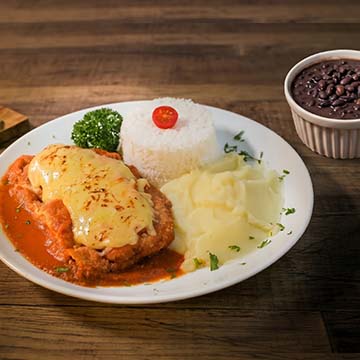 PARMEGIANA DE FRANGO